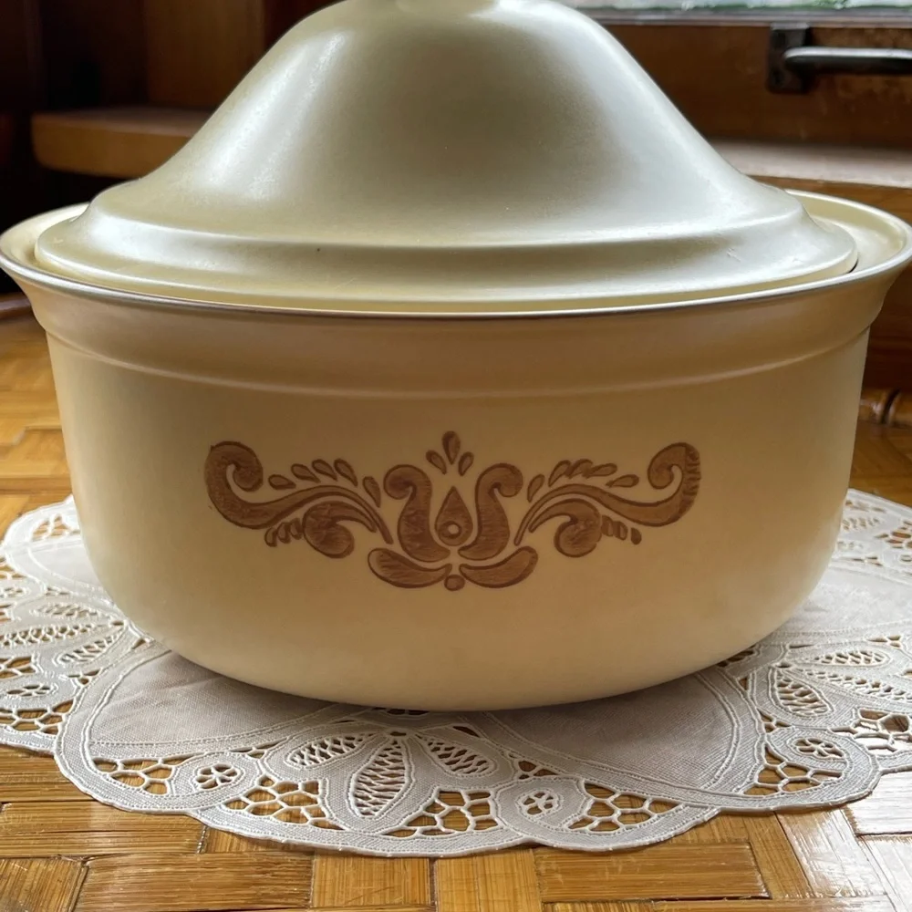 Pfaltzgraff casserole 2 quart #315 vintage